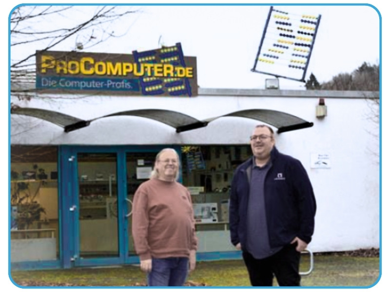 Ronald Körber (links) übergab 2025 sein Unternehmen ProComputer an Dirk Ahlbäumer (rechts), Geschäftsinhaber von LenneIT.